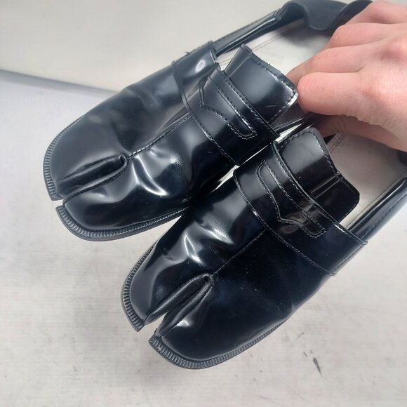 Maison Martin Margiela WOMENS Patent Black Split Toe Loafer - Picture 13 of 13